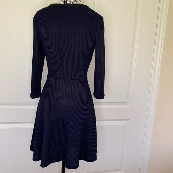 Fit and flared navy blue dress - Picture 3 of 3